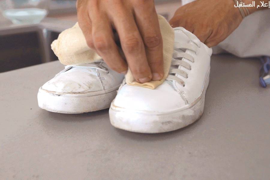 طريقة تنظيف الأحذية القماشية